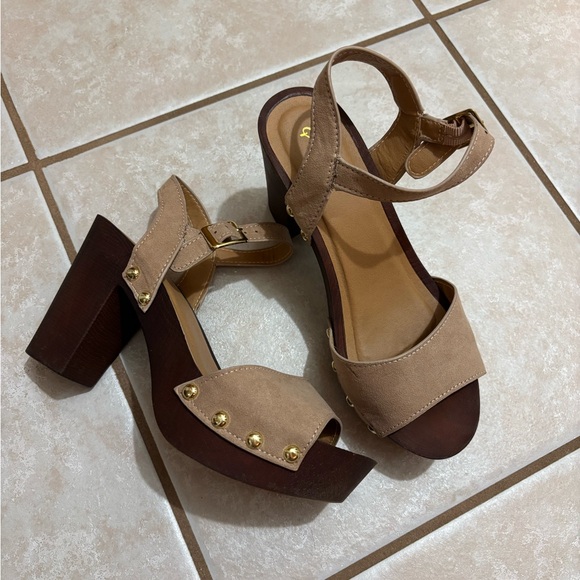 Clog Heels - Picture 1 of 3